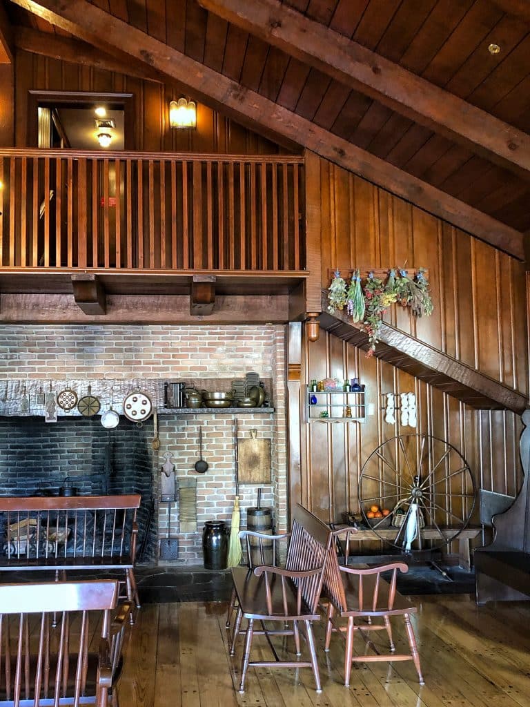 Vegan Disney Food Review: Lunch at Liberty Tree Tavern in the Magic Kingdom at Walt Disney World