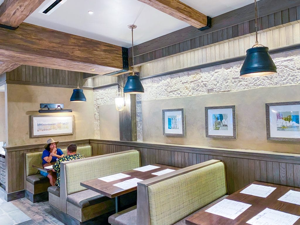 La Creperie de Paris interior