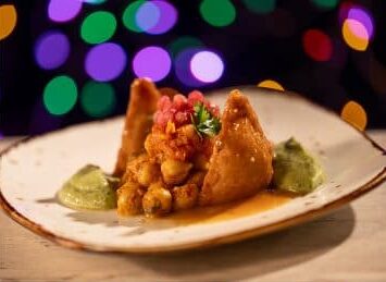 Jollywood Nights 2024 vegan samosas