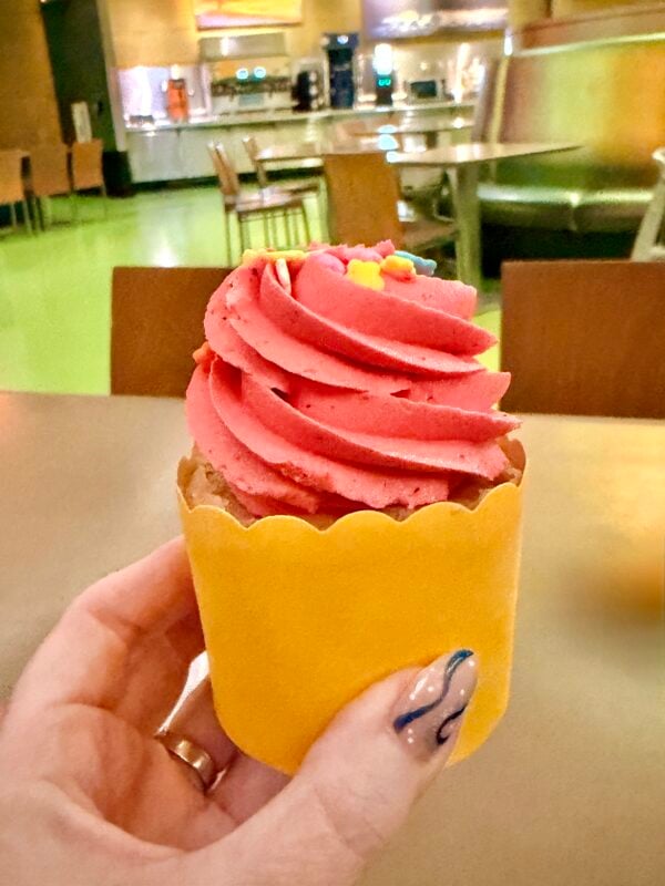 Strawberry lemonade vegan cupcake